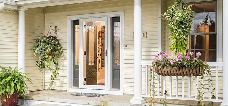 screen door installation in La Puente