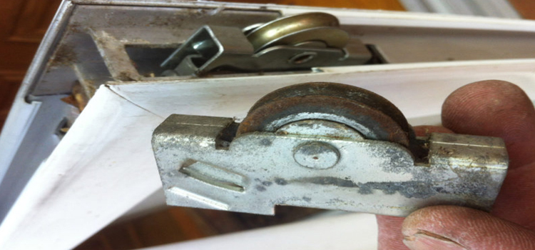 screen door roller repair in La Puente